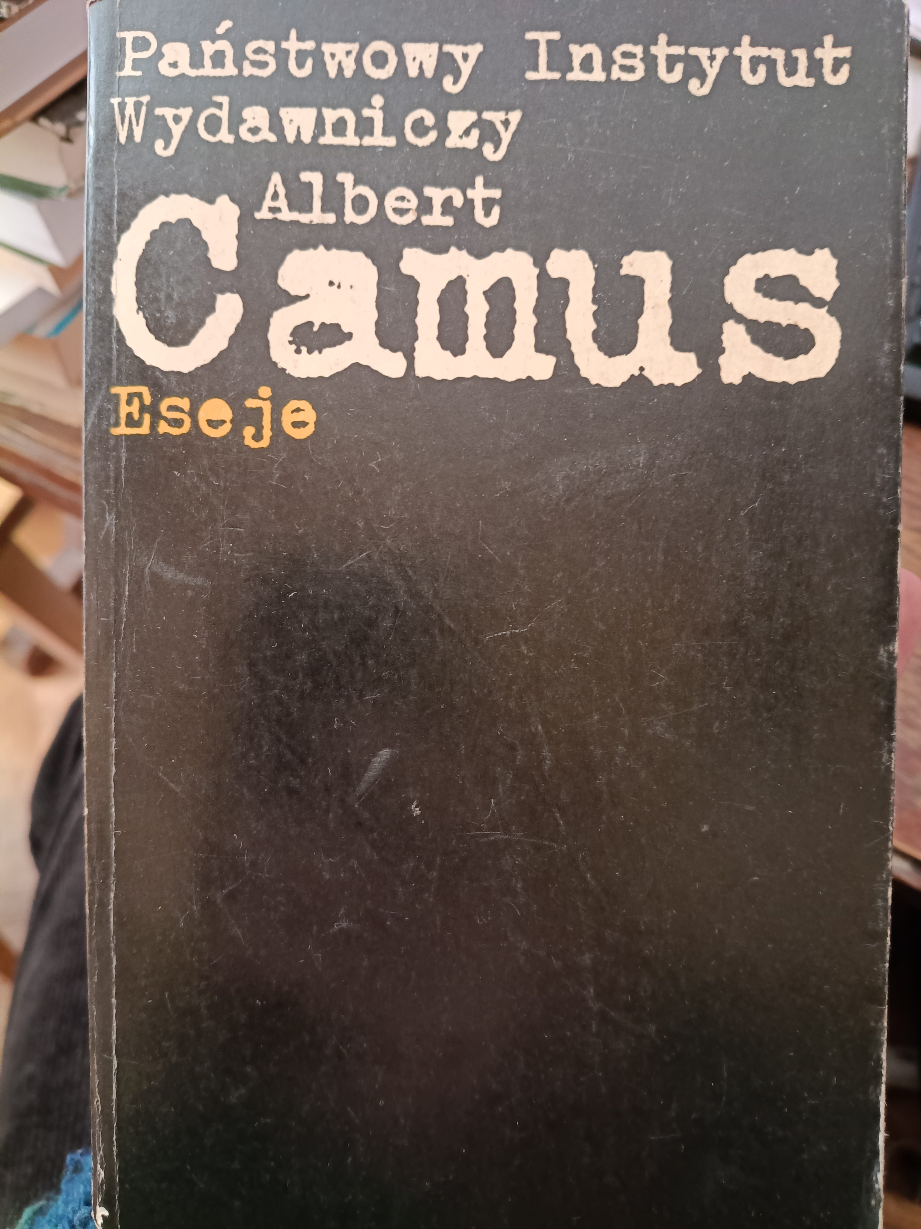 CAMUS Eseje